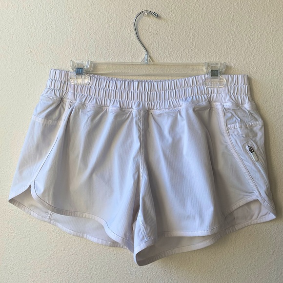 EUC Lululemon Tracker Low-Rise Lined Short 4" in White (Size:12) - Picture 5 of 14